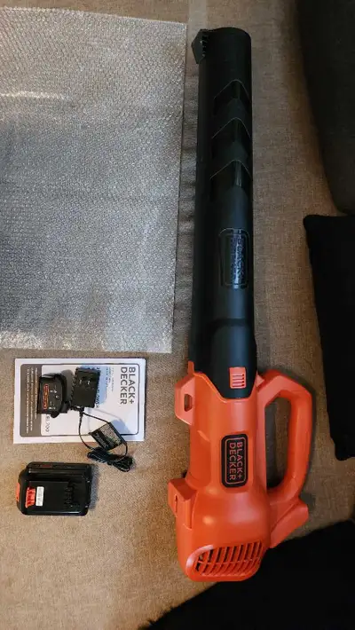 Tackle your yard work with ease using this powerful Black+Decker cordless leaf blower, which is in e...