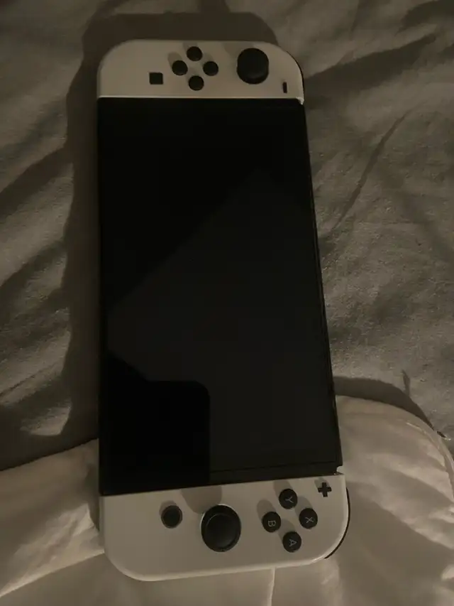 Nintendo Switch Oled in Nintendo Switch in Québec City - Image 2