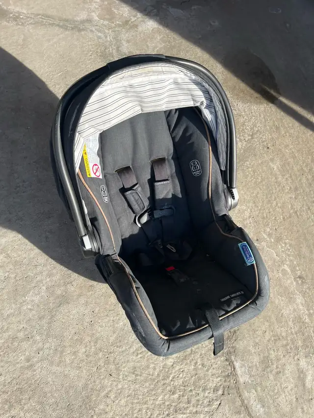 Complete package - Graco stroller + car seat BASE + car seat in Strollers, Carriers & Car Seats in Markham / York Region - Image 9