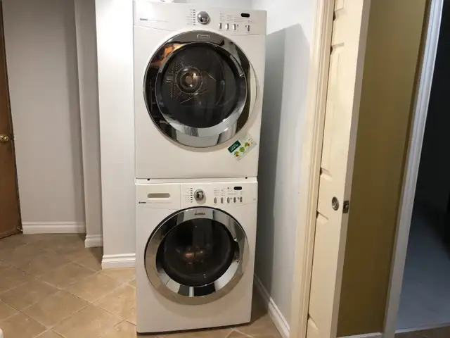 Prive room with attached washroom available for a couple or two in Room Rentals & Roommates in City of Toronto - Image 4