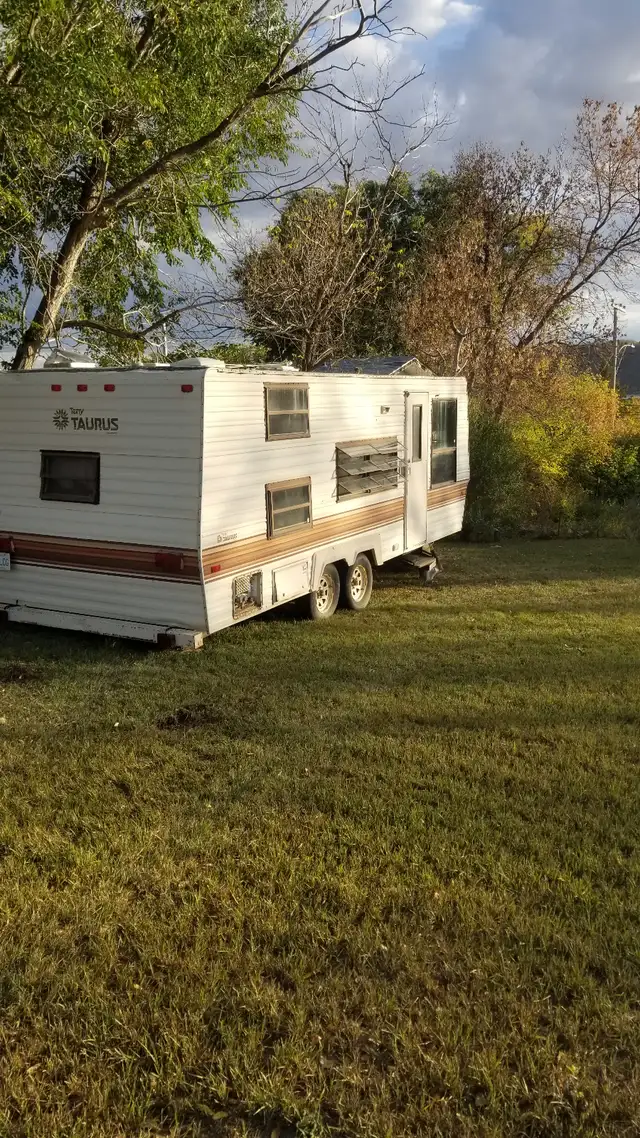 TAURUS TF 23ft Fleetwood 1984 VIN available upon request in Travel Trailers & Campers in Regina - Image 5