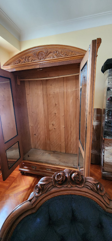 Antique Armoire dans Commodes et armoires  à Ville de Montréal - Image 3