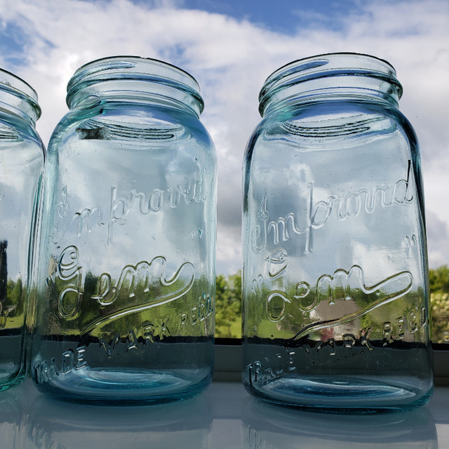 Antique Aqua Sealers Mason Jars in Arts & Collectibles in Saskatoon - Image 3