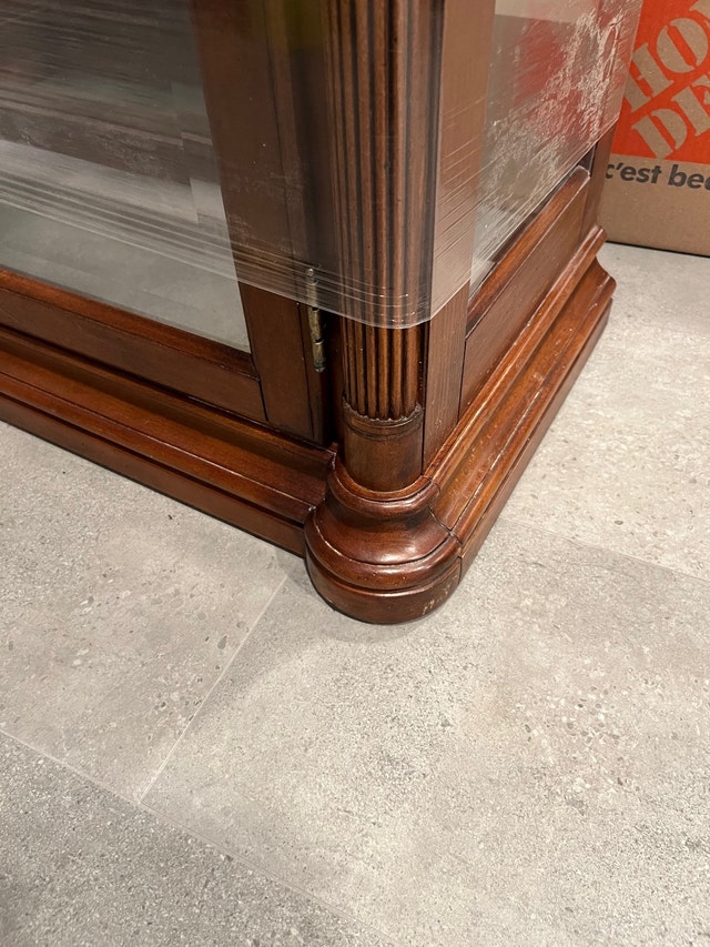 Beautiful curio display Hutches & Display Calgary