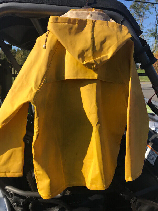 PROFESSIONAL " STORMMASTER " 2PC RUBBER RAIN WORK SUIT in Other in Annapolis Valley - Image 3