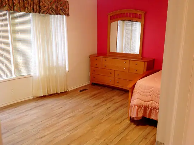 Furnished room for female student, close University April 1st