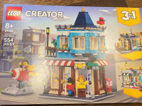 Lego creator townhouse toy store 31105