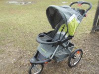 Poussette 3 roues BABYTREND   ,
