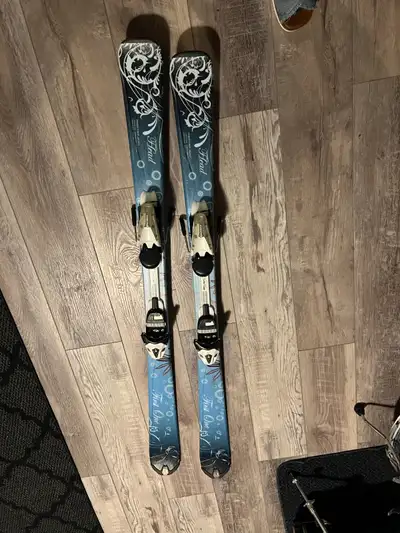 Head Junior/Women's beginner skis, View more