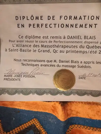 Masseur professionnel Diplômé, membre de ALMQ Reçu Disponible. 7 jours, am, pm, soir. Approche ayurv...