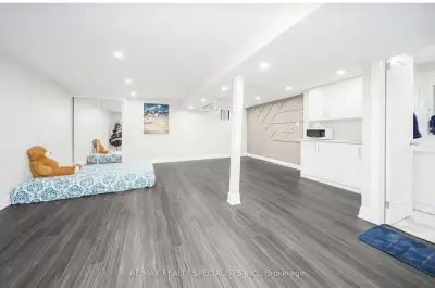 1 bedroom basement apartment for rent near Bramalea city centre in Brampton. All utilities and inter...