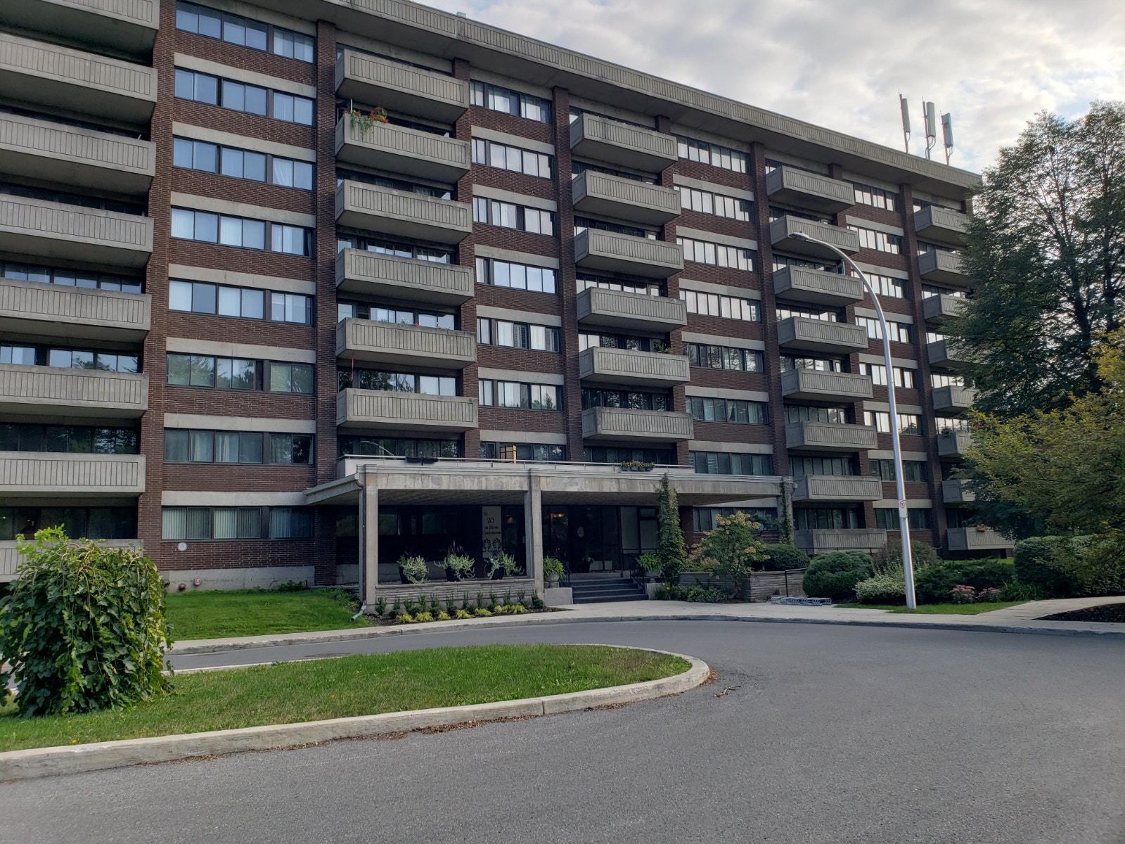 Condo de Luxe 3 1/2 830p.ca, MEUBLÉ à louer, 1399+charge$ — photo 1