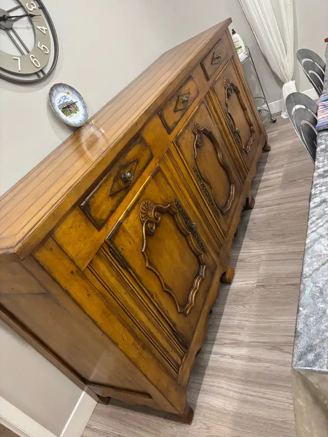 Vintage 8ft  wood buffet in Hutches & Display Cabinets in City of Toronto - Image 2