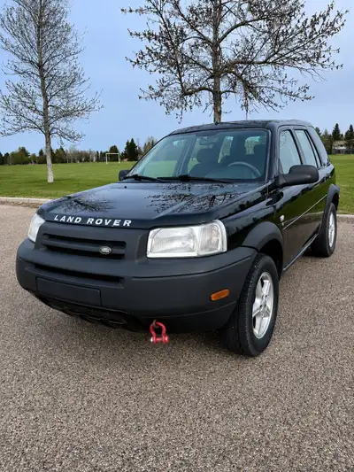 Active, Engine is Good, Transmission is Good. AC and Heat are both Good. Clean on the inside. Comes...