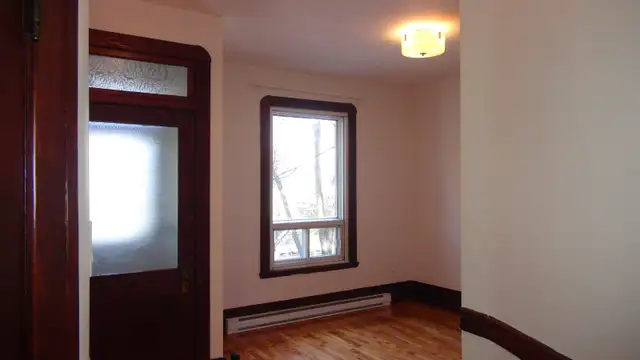 Grand 41/2  laveuse sécheuse 2 chambres  3 e étage Metro PIE IX in Long Term Rentals in City of Montréal - Image 7