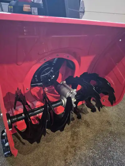 Snowblower 26", 252 cc,  gas , almost new* negotiable, View more