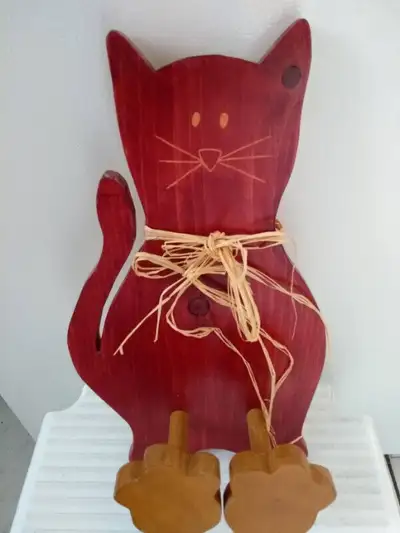 CHAT EN BOIS À ACCROCHER AU MUR 10$ TEL AU  819 536-5362, View more