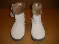 NEW!!!  WANDERLUST Winter White Suede Boots  size 6.5