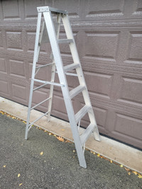 Step ladder 6 feet ,aluminum , like new, clean $85