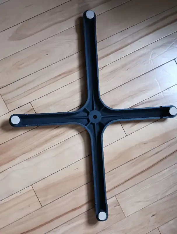 Cast iron table base for sale in Dining Tables & Sets in Sarnia - Image 3