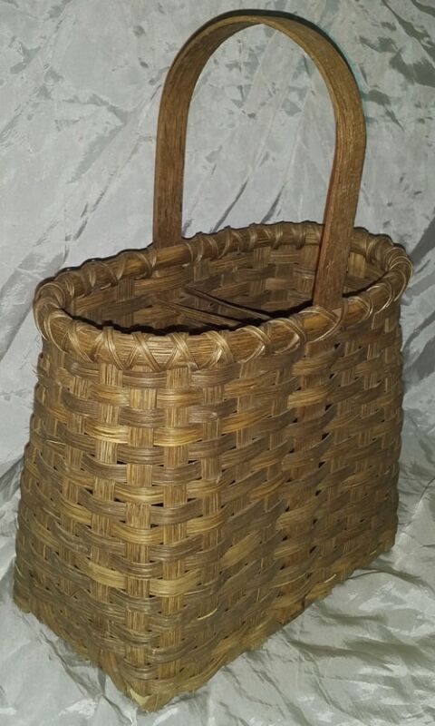 VINTAGE HANDMADE DOVETAILED, WOODEN SPLINT BASKET in Arts & Collectibles in City of Toronto - Image 2