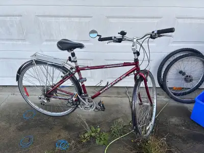 This is a used Norco bike, perfect for city commuting or recreational rides. The bike has some signs...