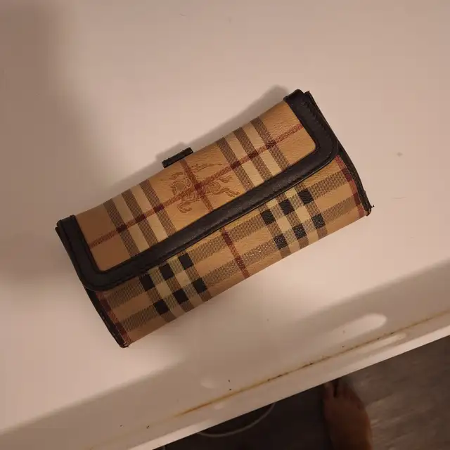 Burberry wallet in Women's - Bags & Wallets in Sarnia - Image 2