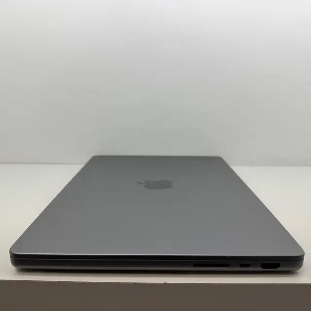 Apple MacBook Pro 14" 2021 - M1 Pro 512GB/16GB - No Power in Laptops in City of Toronto - Image 4