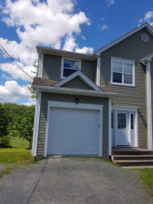 3 Bedroom + Den 3.5 Bath House for rent Aug.1st Long Term Rentals