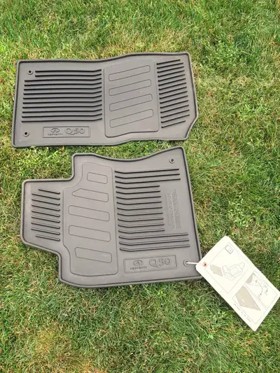 These genuine OEM Infiniti Q50 rubber floor mats are in brand-new condition and have never been inst...