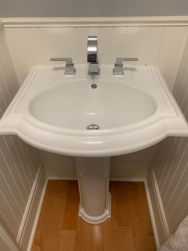 Kohler Devonshire pedestal sink (top and bottom) - 2 pieces in Plumbing, Sinks, Toilets & Showers in Mississauga / Peel Region