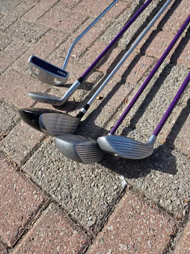 Kids Set of Golf Clubs with Stand Bag in Golf in Barrie - Image 9