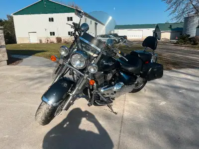 2006 Suzuki Blvd. C 90 All the options that you will need Vance and Hines exhaust Mustang seat, cras...