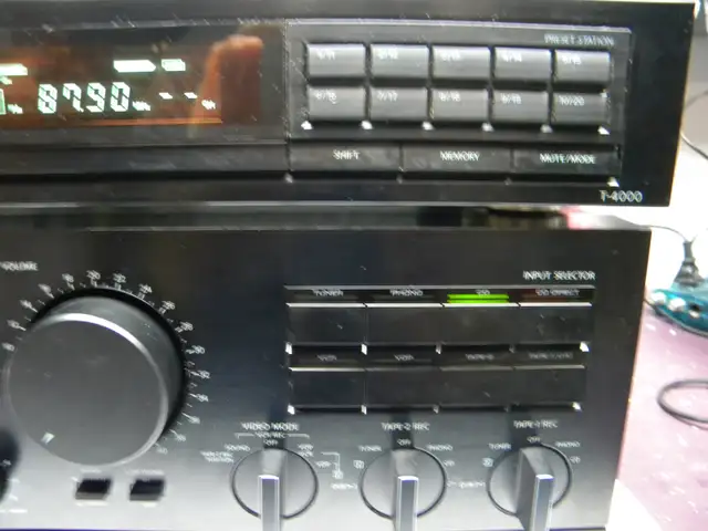 ONKYO A-8170, Integrated Stereo Amplifier with Tuner & Manual in Stereo Systems & Home Theatre in Oakville / Halton Region - Image 5