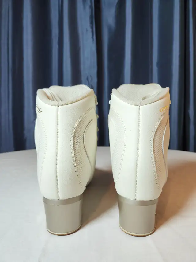 Edea Ice Fly ice skating boots - Size 255C - Excellent Condition in Skates & Blades in City of Toronto - Image 7