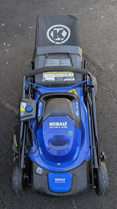 40 volt 3in1 , 20 inch Mower. Like new. 2 batteries, charger, bag, extra blade, side discharge.