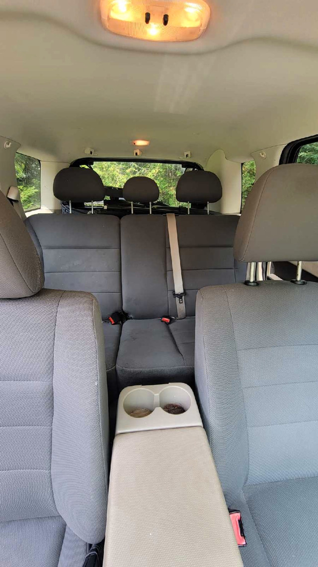 2009 Ford Escape Hybrid AWD in Cars & Trucks in Ottawa - Image 4
