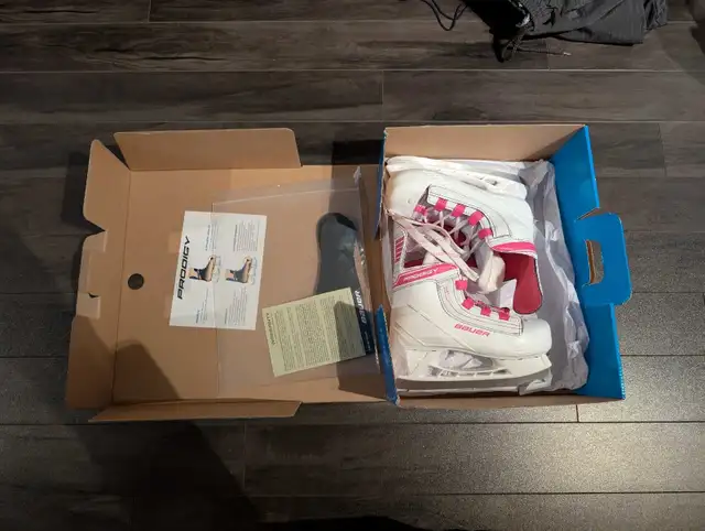 Bauer Ice Skates Youth Size 12 / 13 in Skates & Blades in Mississauga / Peel Region - Image 2