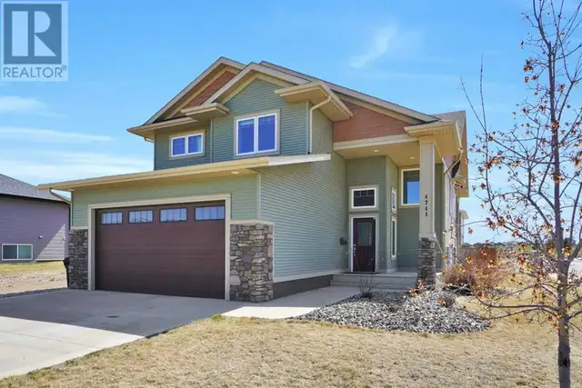 Stunning 3 bed/2bath main floor unit with garage for rent!