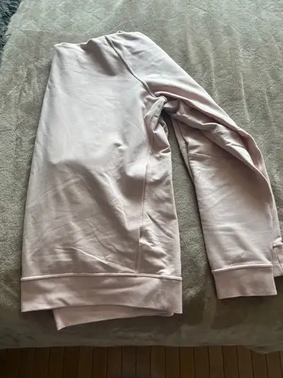 All basically new All size XL Pink hoodie- $75 White/Grey hoodie-$75 Orange long sleeve-$45 All shor...