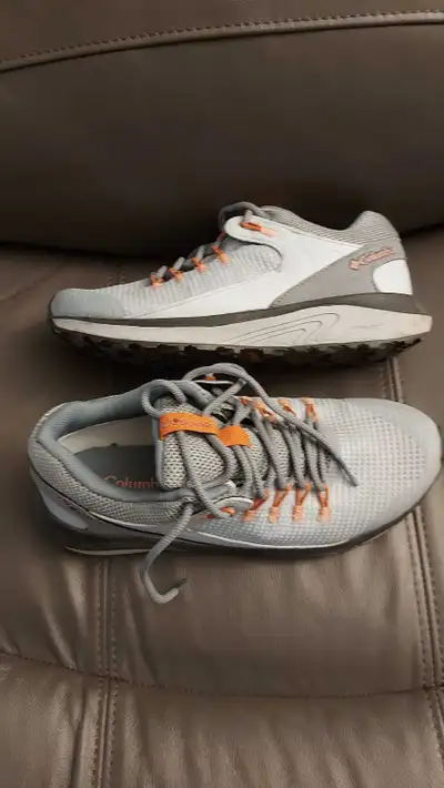 Columbia women's hiking shoes size 9, View more