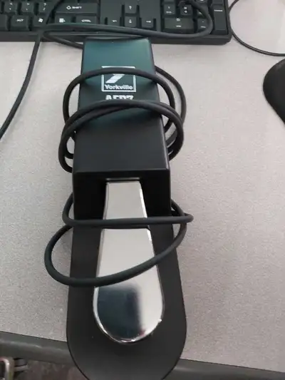 Selling a Yorkville AFP7 sustain pedal for keyboards or digital pianos. This pedal is in used condit...
