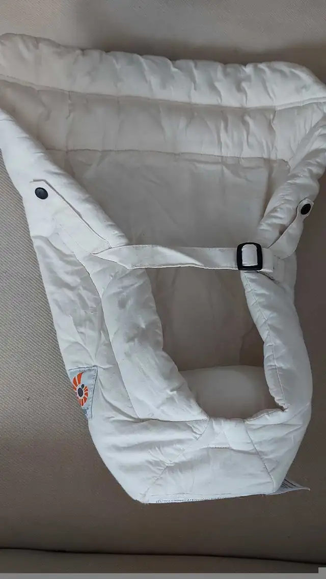 ERGO baby carrier and infant insert in Feeding & High Chairs in Mississauga / Peel Region - Image 6