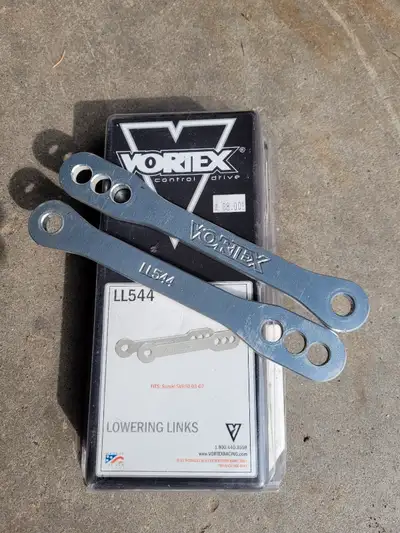 Lowering links LL544 came off 2004 VSTROM 650. Will fit other models like SV650 2003-2007. Easy to i...