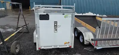 Custom trailer. Aluminum. 5x10 Aluminum wheels Interior toolbox cupboard Rear jacks Ramp style rear...