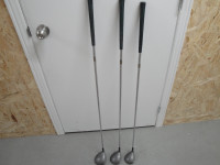 Batons de golf (bois 1, bois 3, bois 5 en titanium). Appeler moi