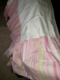 Single bed skirt