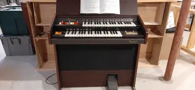 Enhance your musical repertoire with this vintage Yamaha Electone organ, a classic instrument design...
