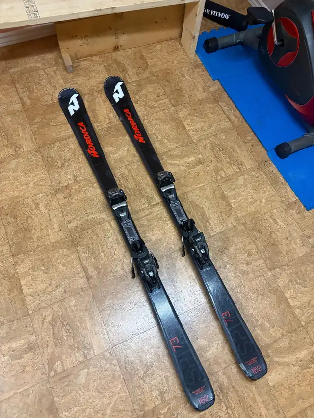 Nordica 162mm downhill skis