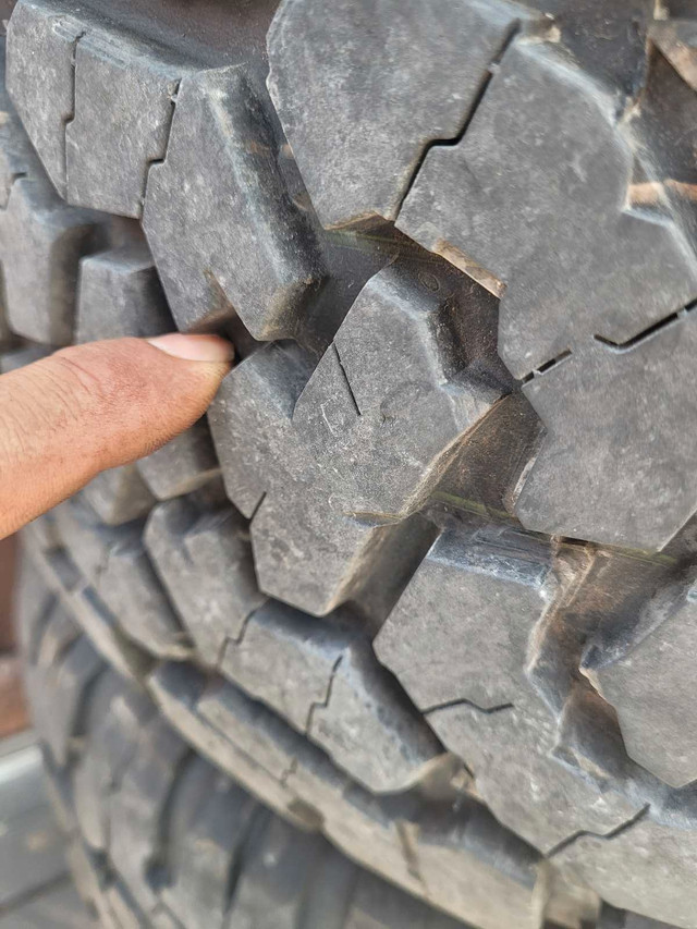 4 - 265/65/17 F150 Steel Rims 6x135 With 95% Tread Remaining in Tires & Rims in City of Halifax - Image 3